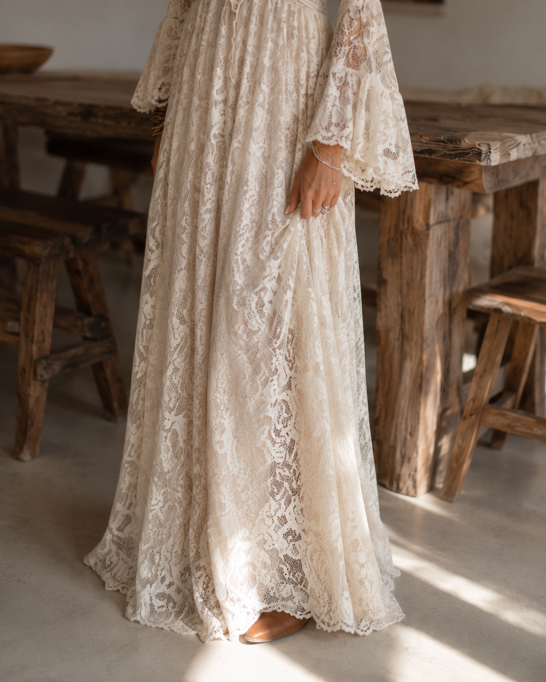 Serena | Vestido Maxi de Encaje con Mangas Acampanadas, Marfil