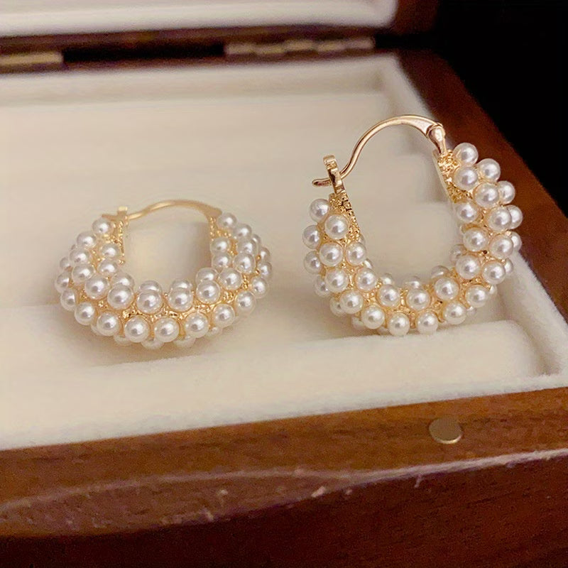 Pendientes de aro con perlas en capas