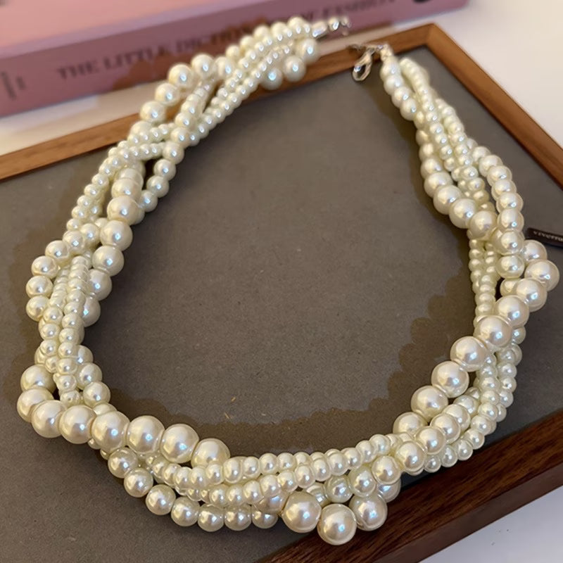 Collar Elegante con Perlas