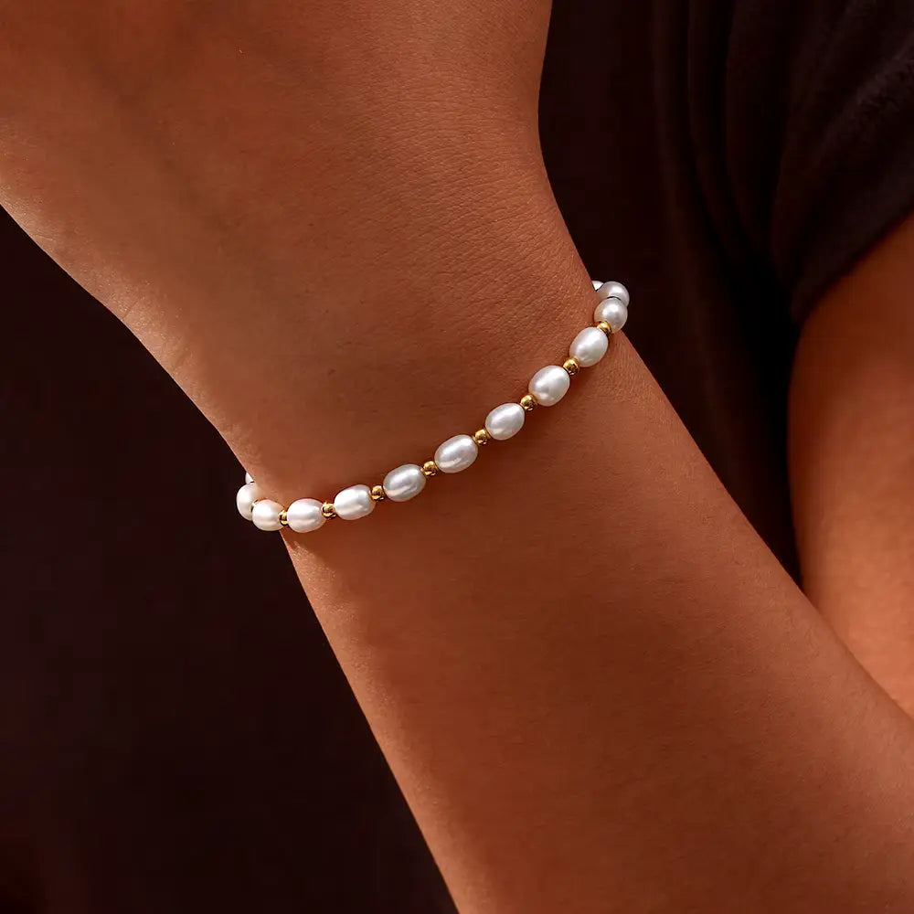 Elegante Pulsera de Perlas y Oro