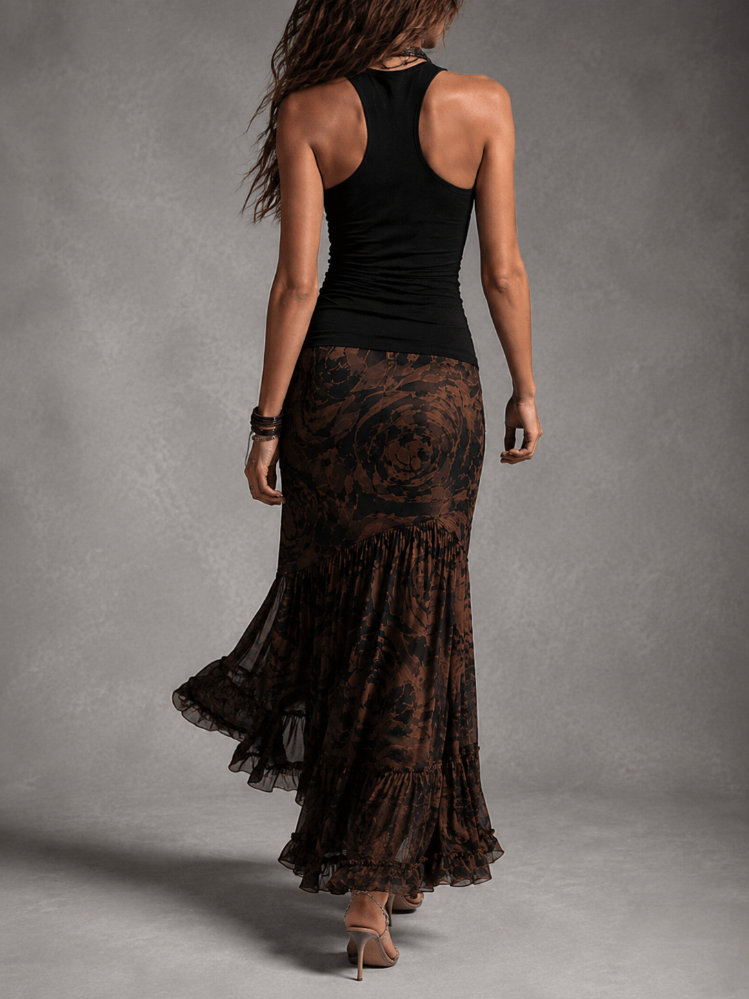 Rossana | Conjunto de Dos Piezas Top Halter Negro y Falda Maxi de Malla con Rosas