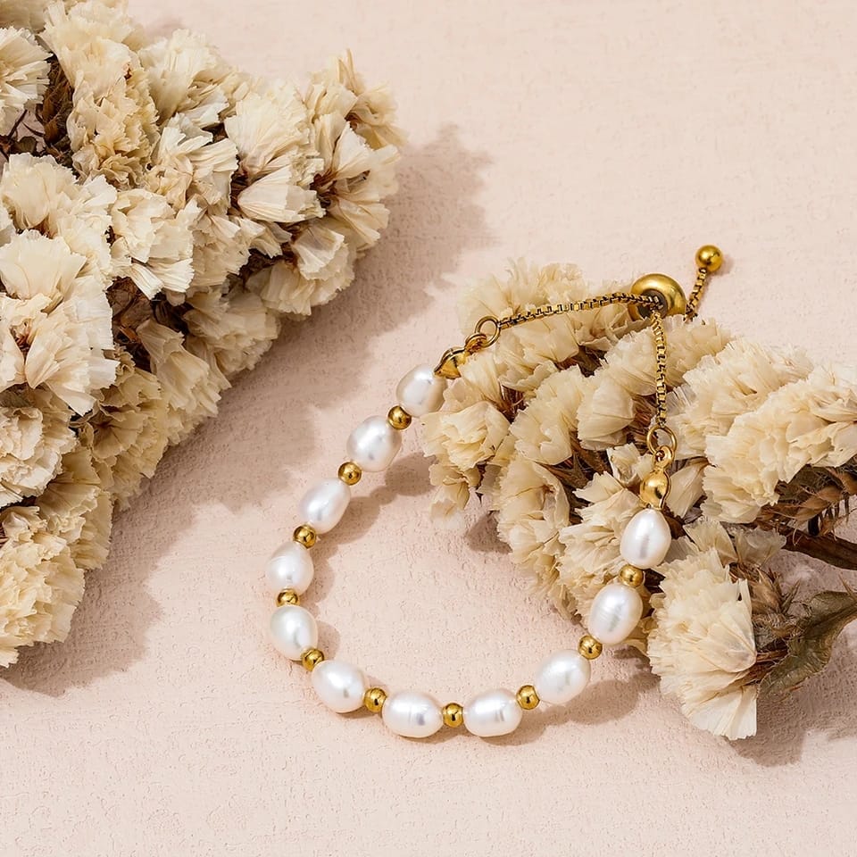 Elegante Pulsera de Perlas y Oro