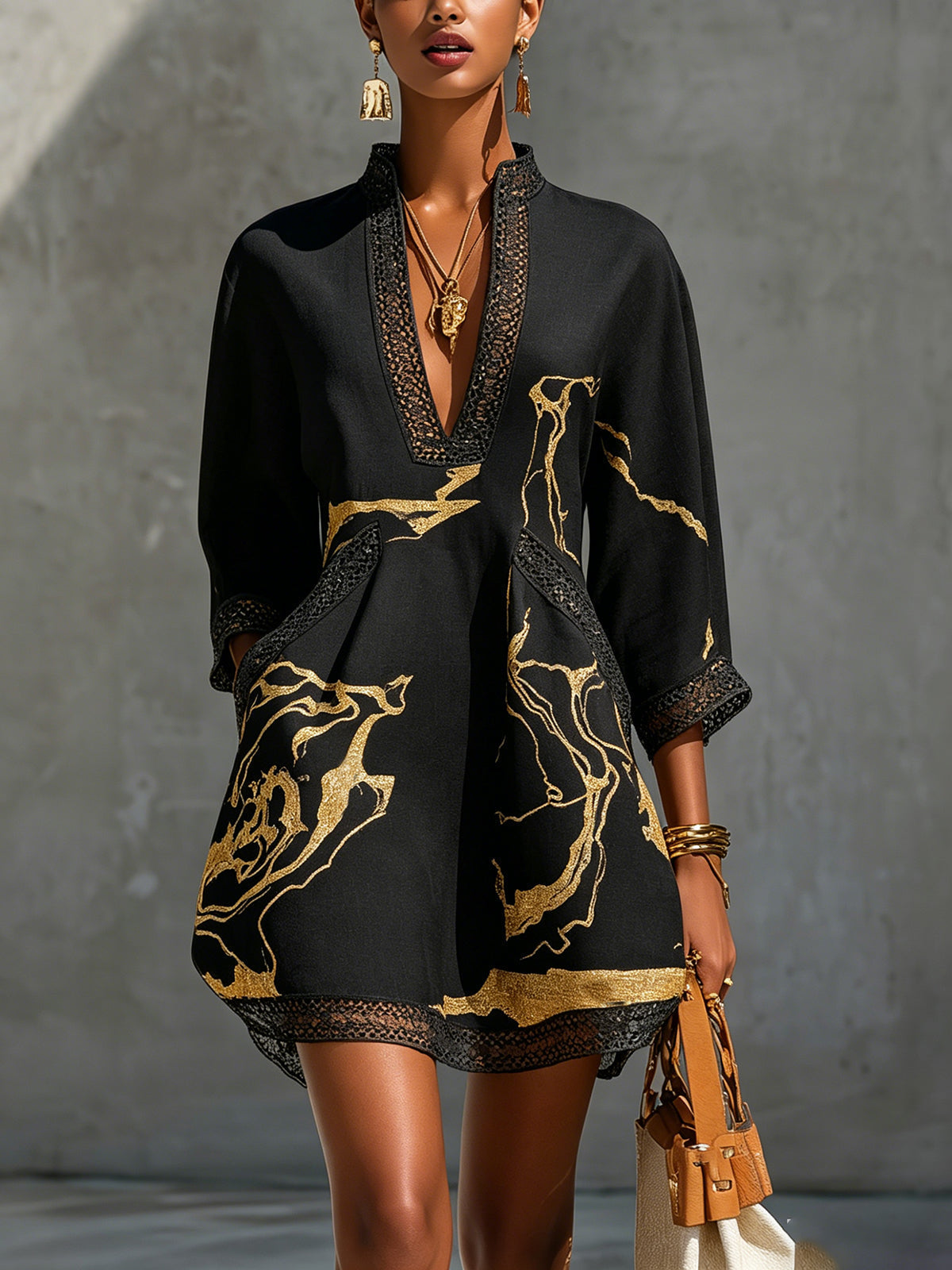 Donatella - Minivestido negro con estampado de mármol dorado