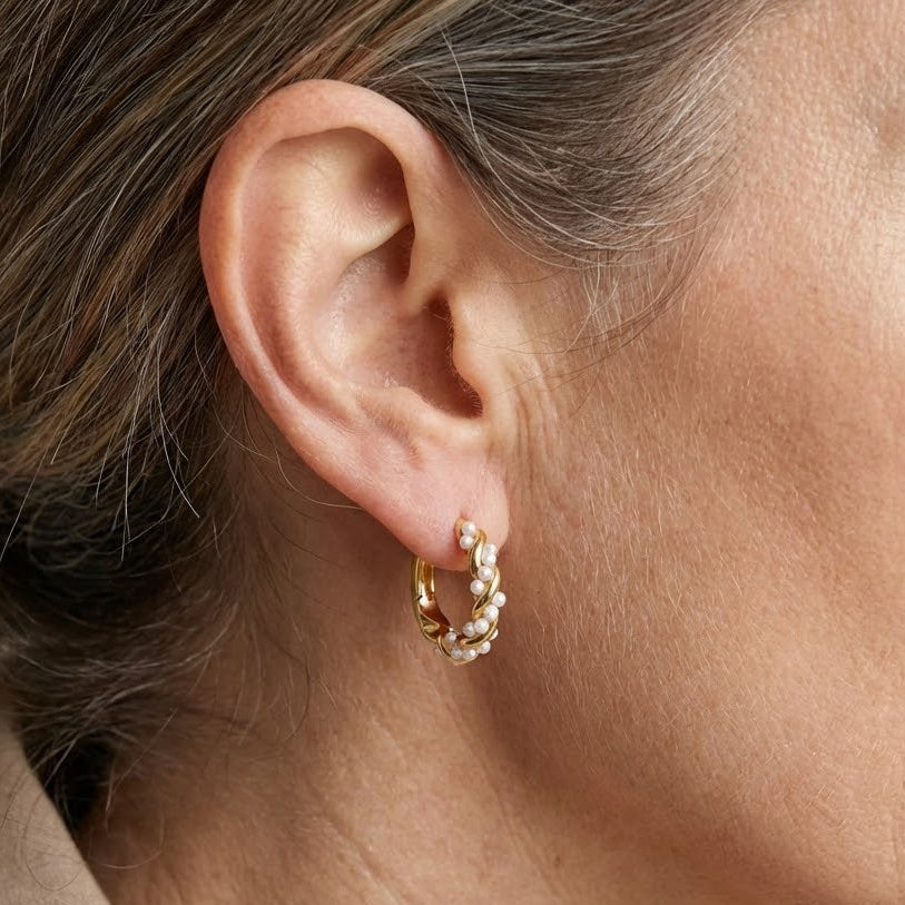 Pendientes de aro con perlas rizadas