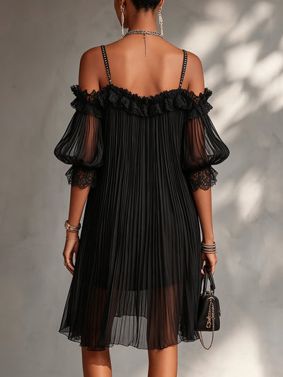 Léonie | Mini Robe Noire, Épaules Dénudées, Bordure en Dentelle