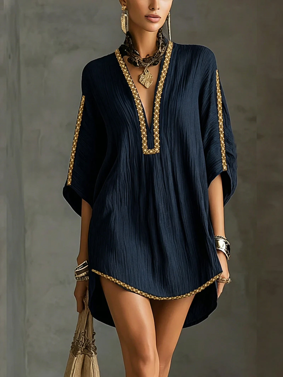 Mirella | Vestido corto negro con cuello en V