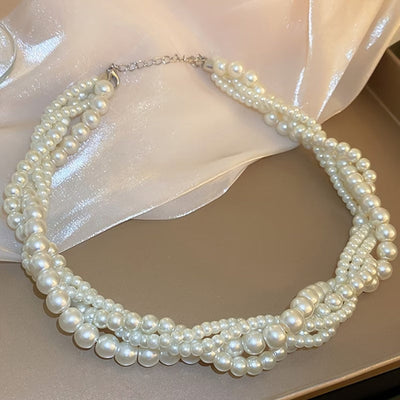 Collar Elegante con Perlas