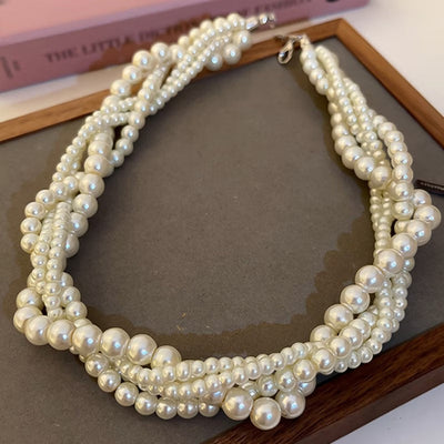Collar Elegante con Perlas