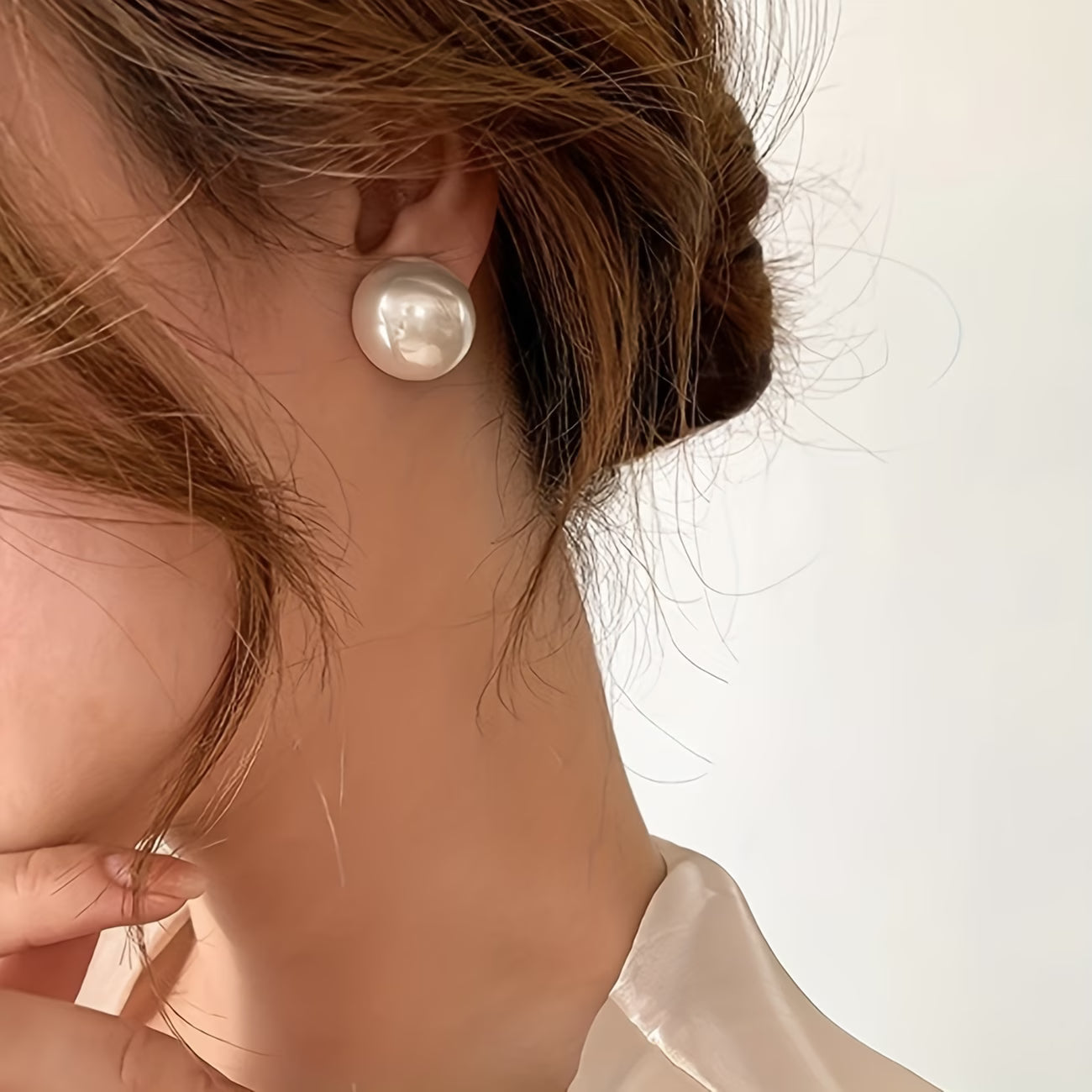 Los Pendientes a Perno con Perla Statement