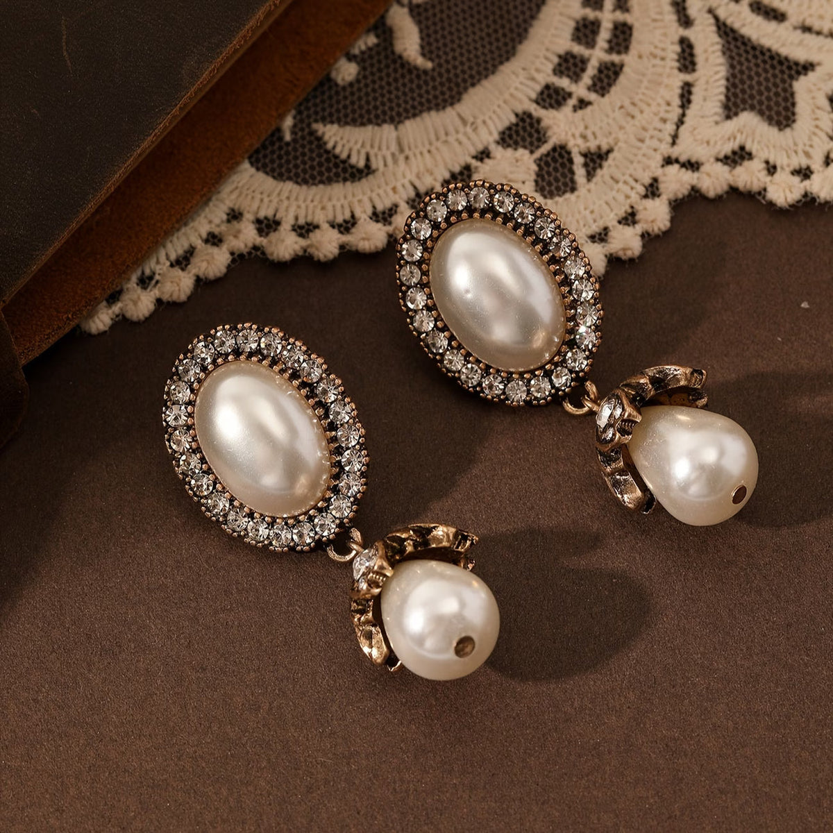 Pendientes Colgantes con Marco Vintage de Perlas