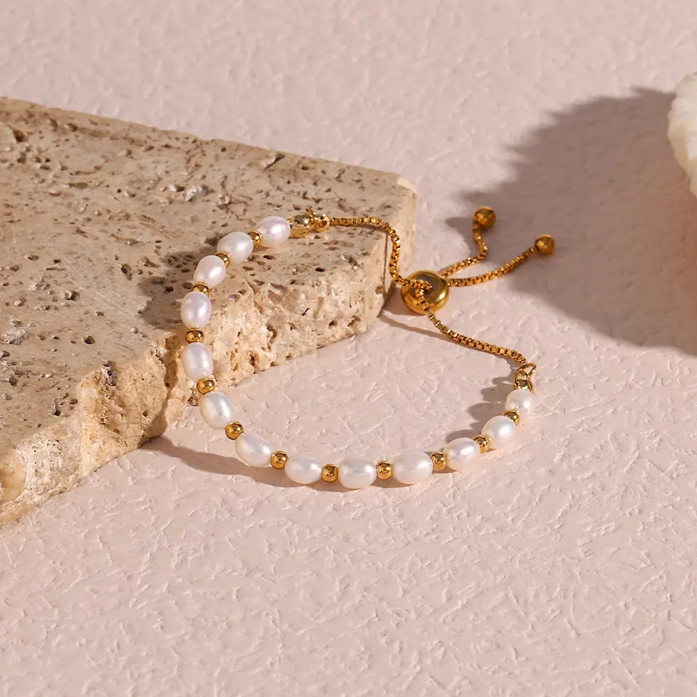 Elegante Pulsera de Perlas y Oro