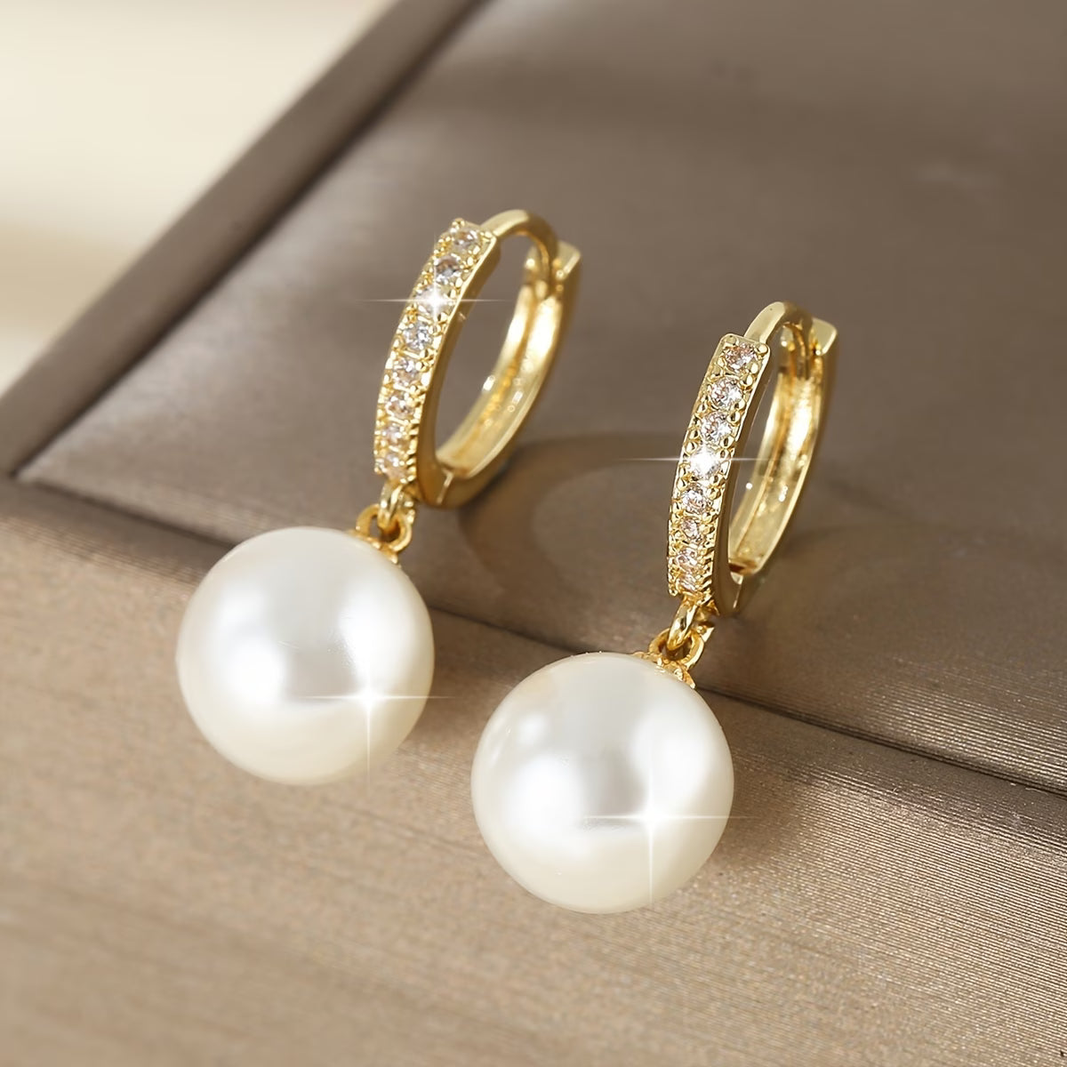 Los Pendientes a Gota de Perla Moderna