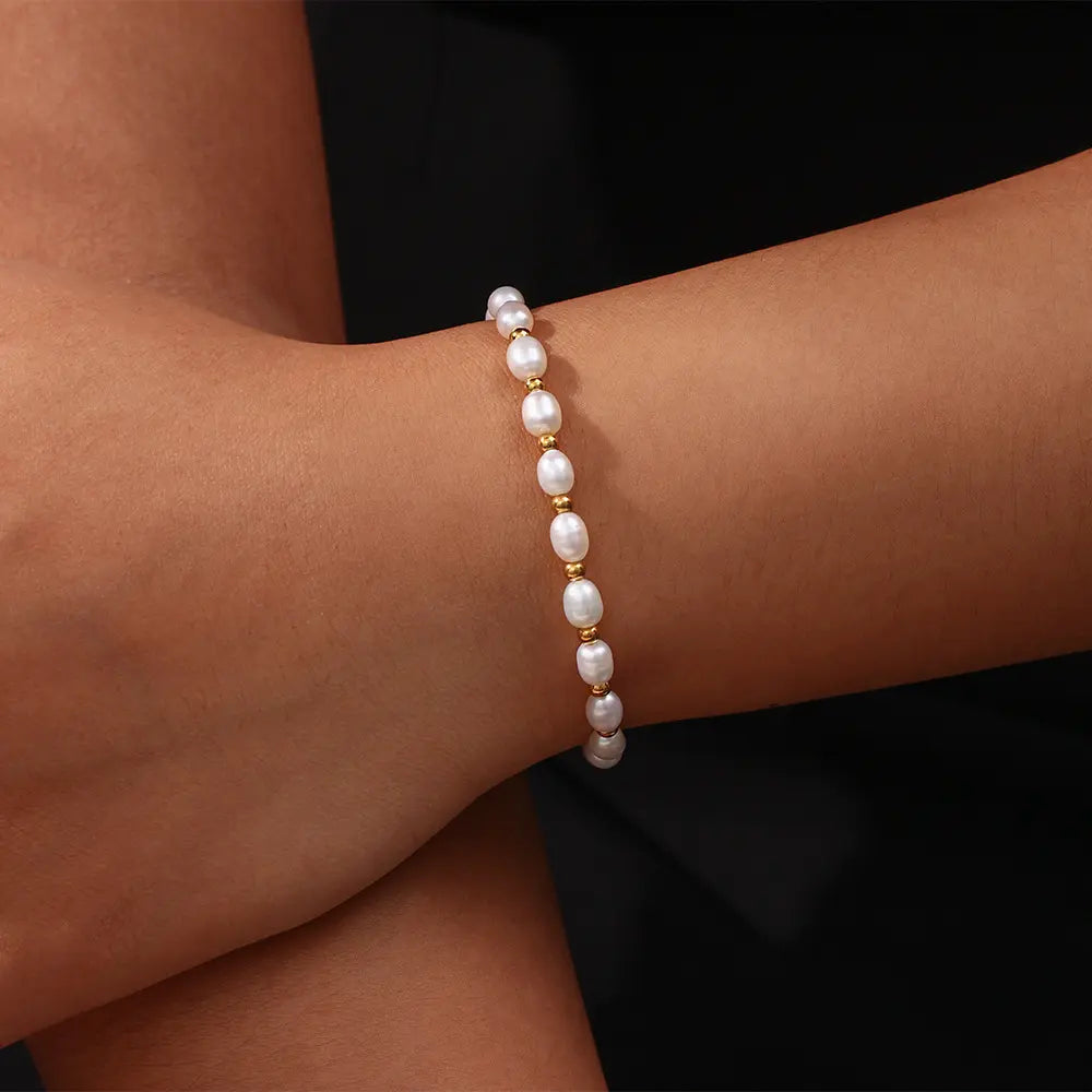 Elegante Pulsera de Perlas y Oro