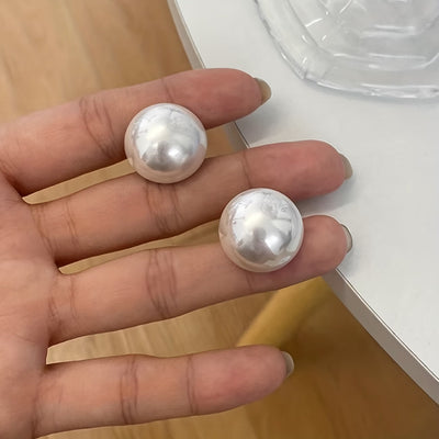 Los Pendientes a Perno con Perla Statement
