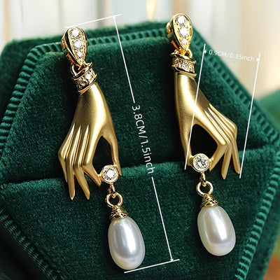 Pendientes de Perla con Mano Elegante