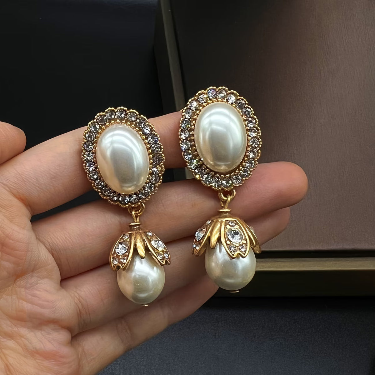 Pendientes Colgantes con Marco Vintage de Perlas