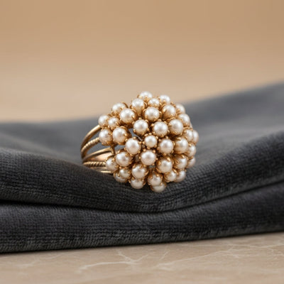 Anillo de Oro Clásico con Perla Incrustada