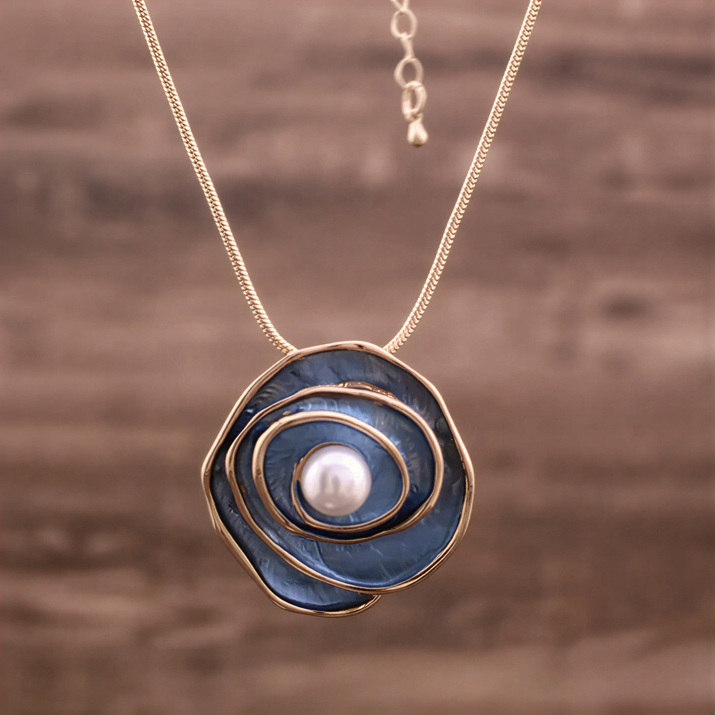 Collar de Perlas Azul Elegancia