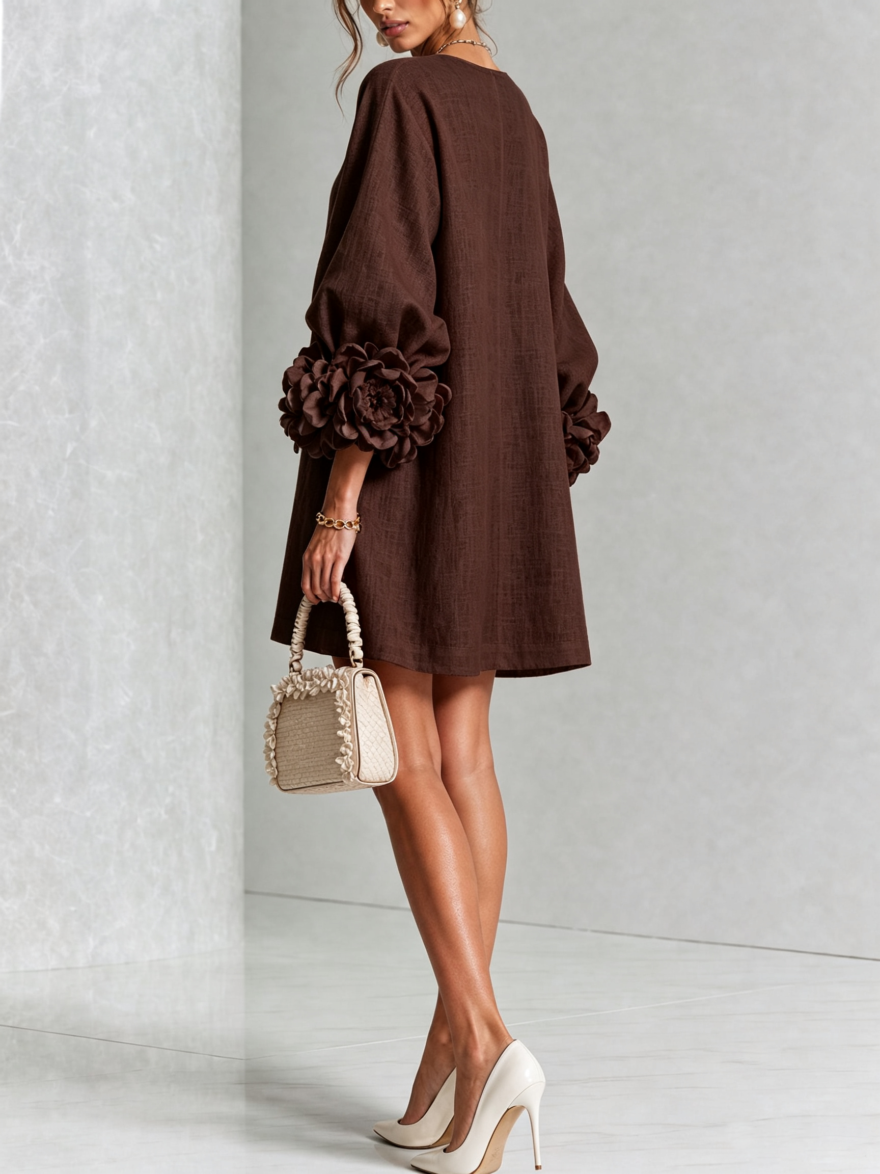 Bruna | Abito Mini in Misto Lino con Polsini a Rosa, Marrone Cioccolato