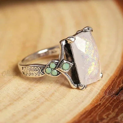 Anillo de Plata con Ópalo Blanco Vintage