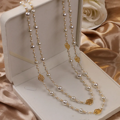 Collar Elegante con Perlas Doradas