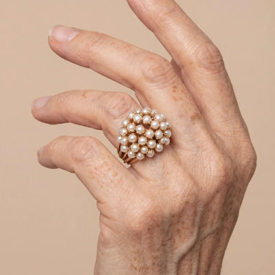 Anillo de Oro Clásico con Perla Incrustada