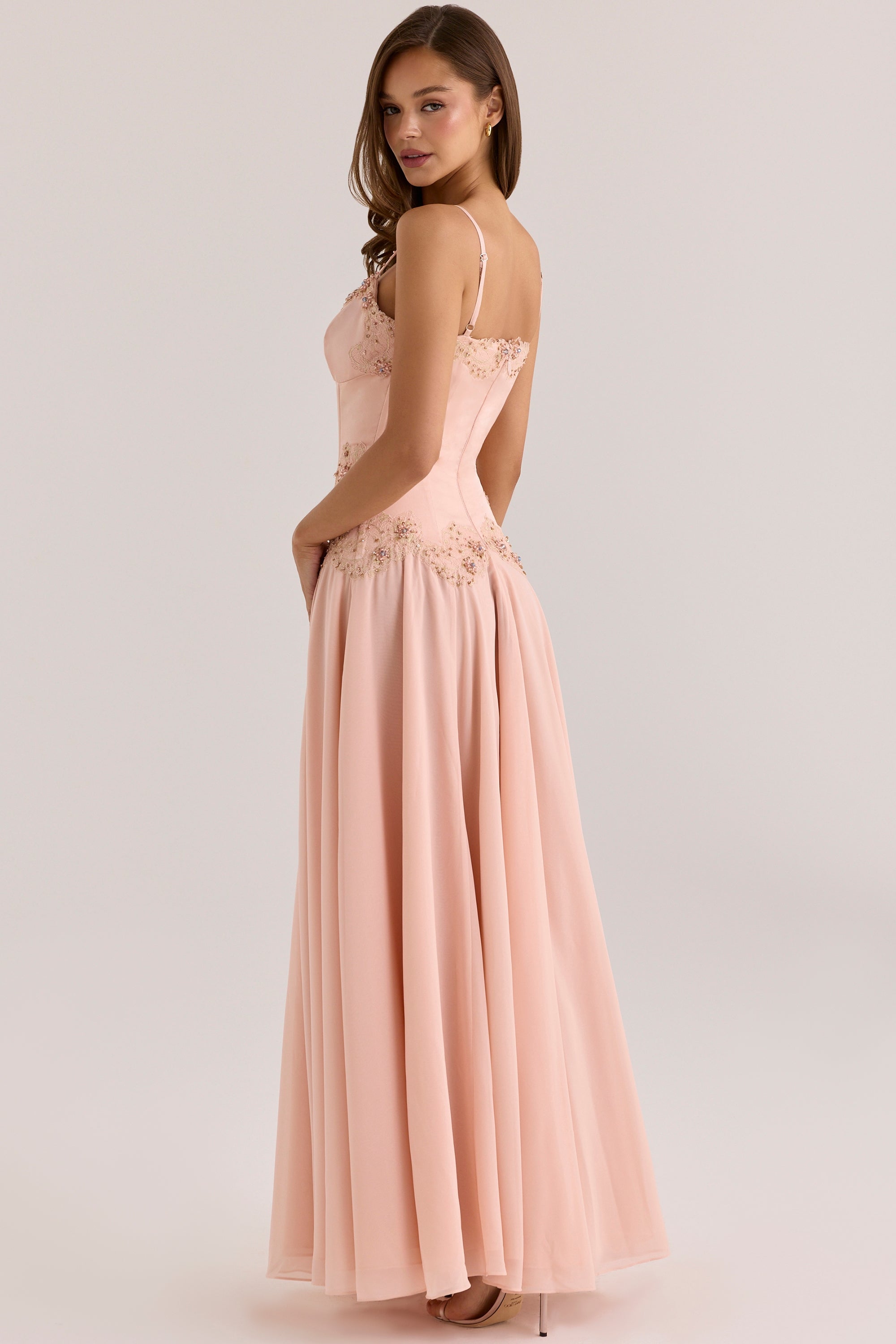 Larissa- Vestido maxi con pedrería cosida a mano