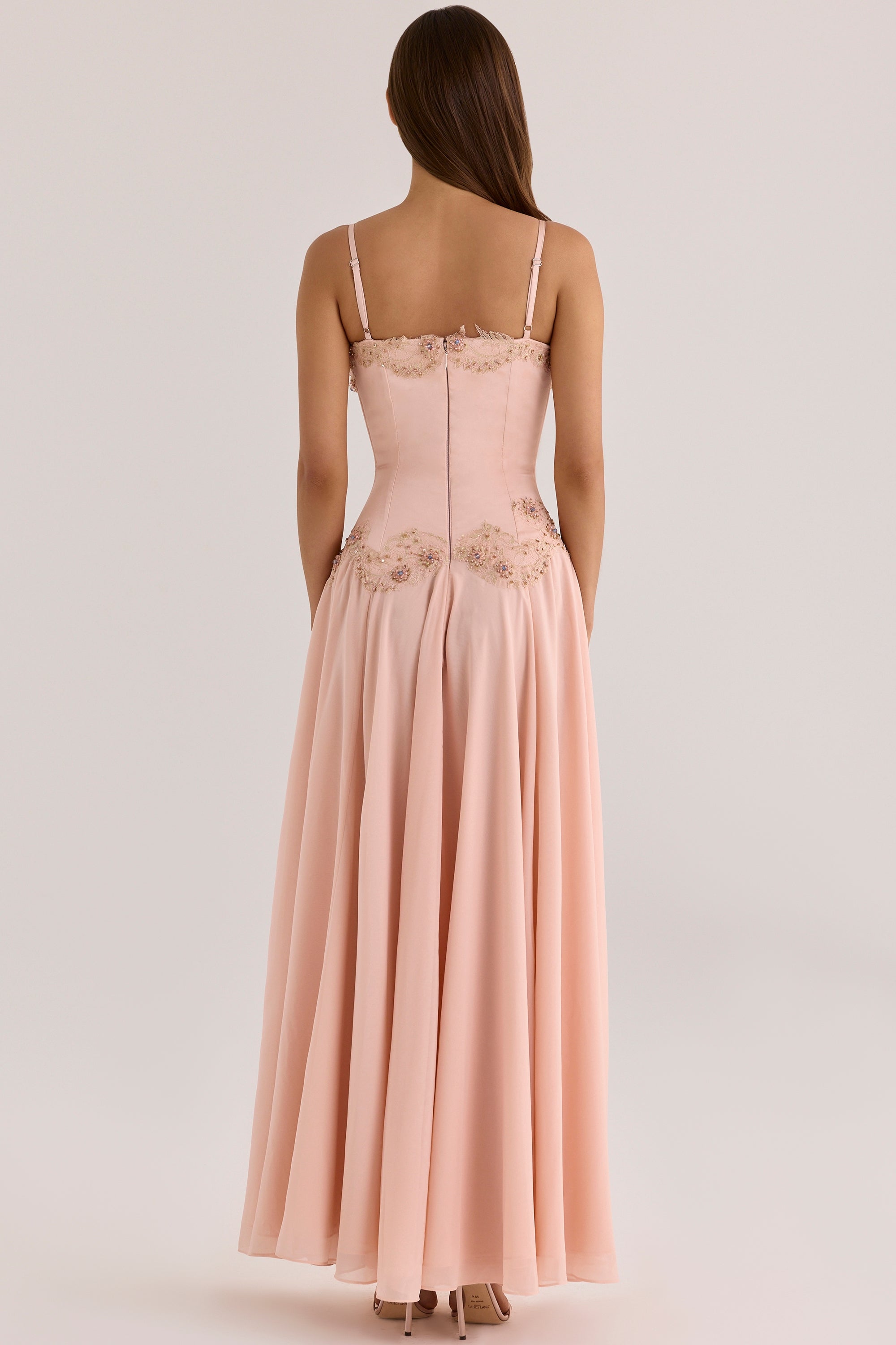 Larissa- Vestido maxi con pedrería cosida a mano
