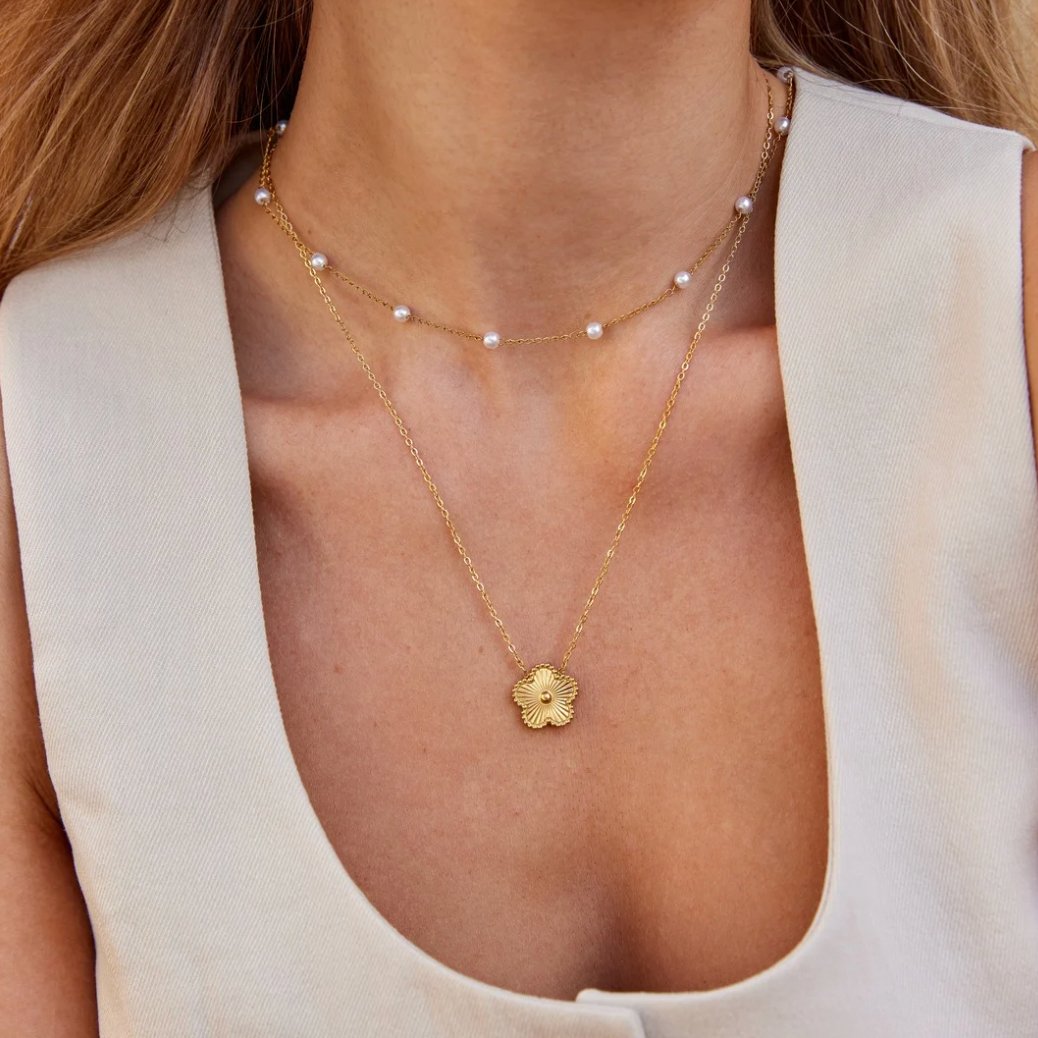 Collar de Perlas de Oro Atemporal